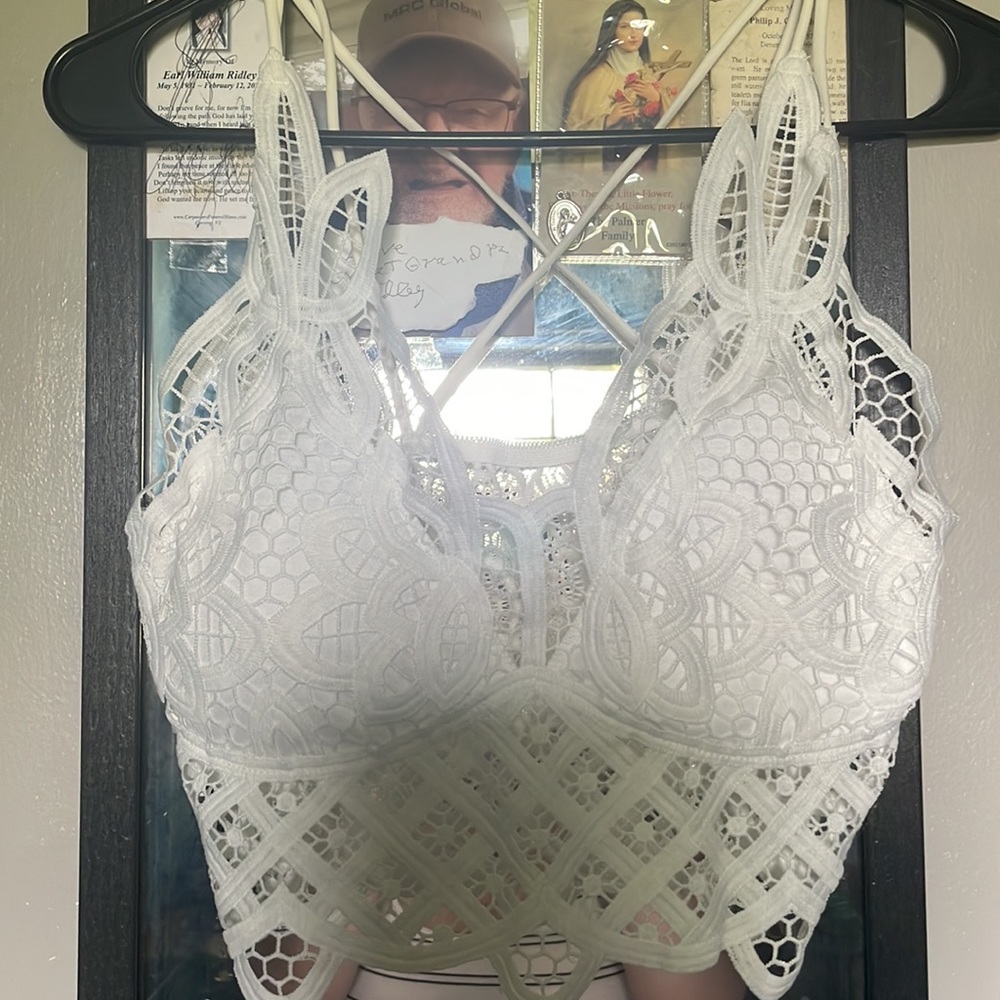bras - Picture 2 of 3